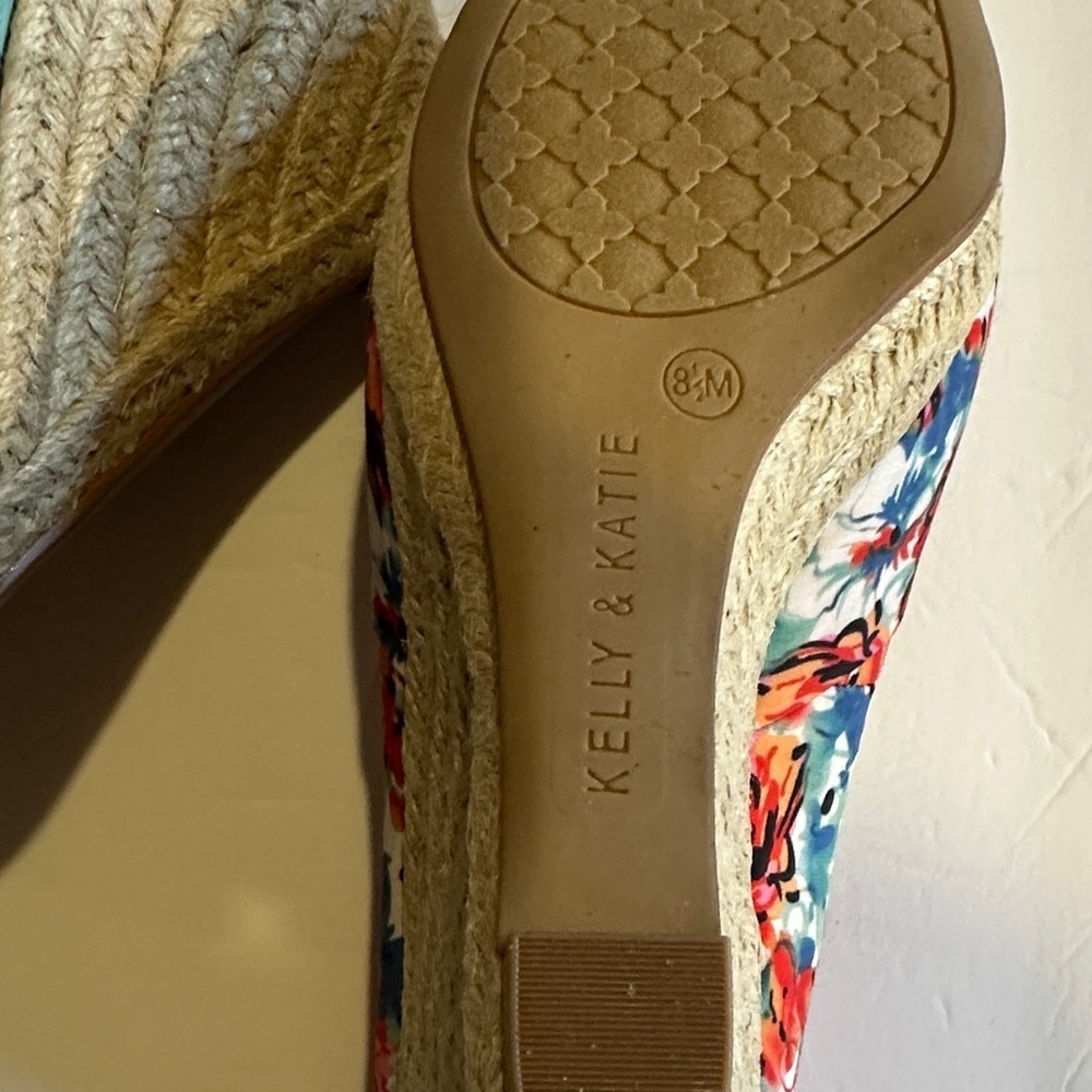 NWOT Kelly & Katie colorful Floral heeled Wedge Espadrilles with front knot - Picture 8 of 8